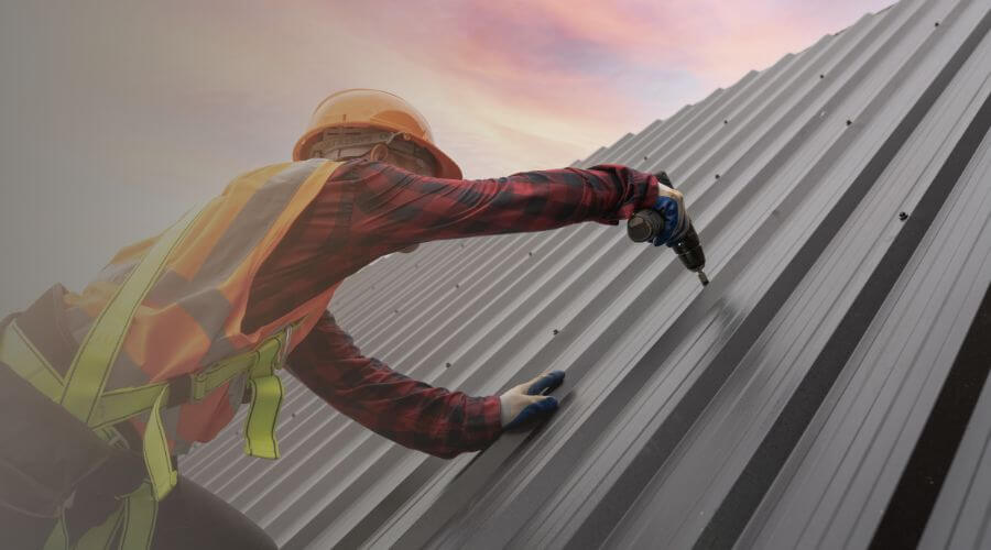 Professional residential roofers in Manistique, MI
